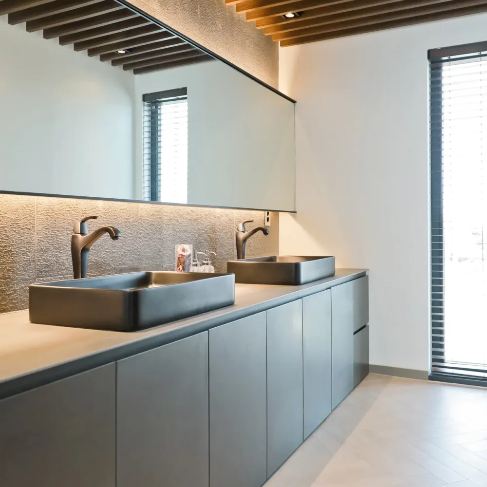 In luxury resorts or hotels, double sinks are installed